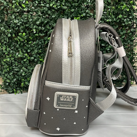 LOUNGEFLY STAR WARS THE MANDALORIAN GROGU BACKPACK GLOW IN THE DARK - Picture 3 of 5